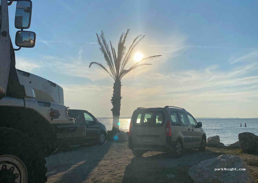 (13700) Marignane - 3 Place Comté de la Motte Picquet — foto 3