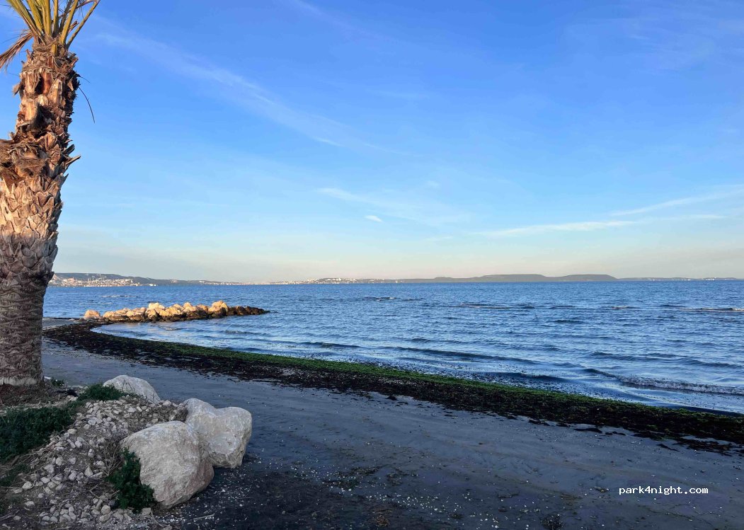 (13700) Marignane - 3 Place Comté de la Motte Picquet — foto 4