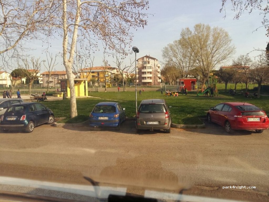 (47924) Rimini - 1 Piazza Einaudi L. — foto 2