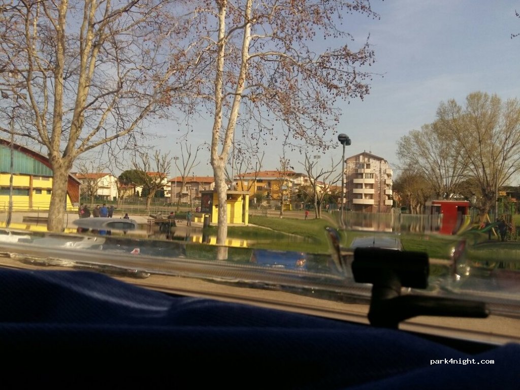 (47924) Rimini - 1 Piazza Einaudi L. — foto 3