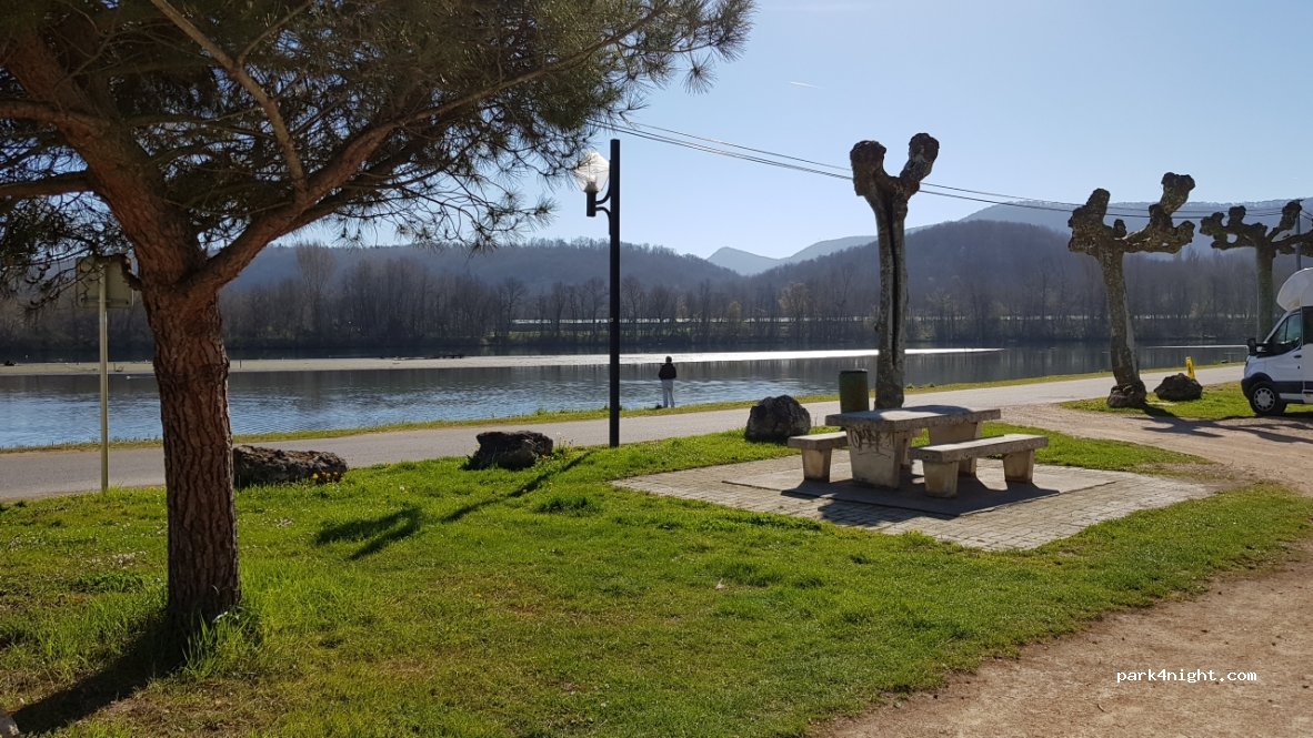 (31360) Boussens - Promenade du Lac — foto