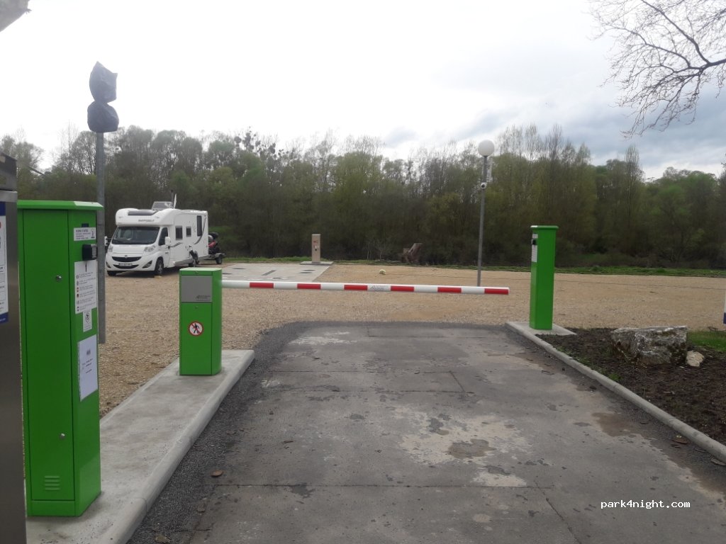 (18200) Bruère-Allichamps - 453 Route d'Allichamps — foto