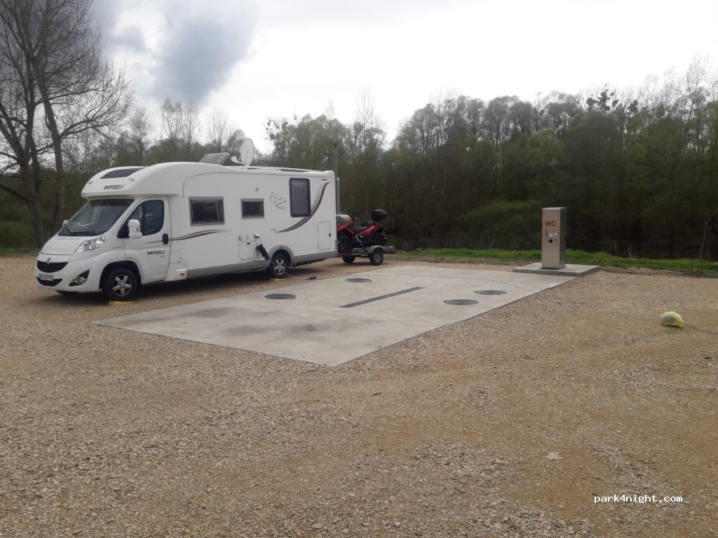 (18200) Bruère-Allichamps - 453 Route d'Allichamps — foto 2