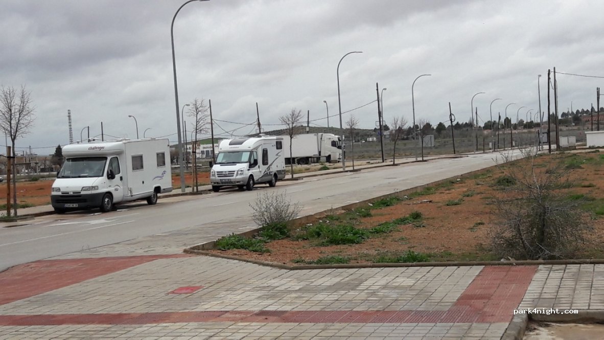 (13300) Valdepeñas - 388 Calle Viña Lola — foto