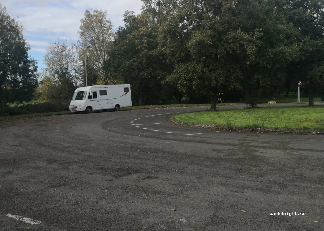 (17160) Matha - Place Charles de Gaulle — foto