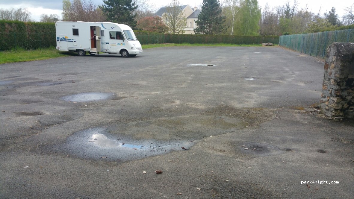(49350) Gennes - 20 Rue du Mémorial — foto