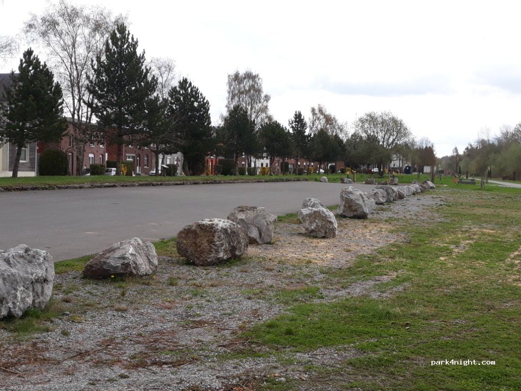 (6590) Momignies - 18755 Place de la Gare — foto