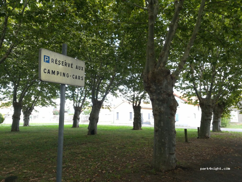 (65390) Andrest - 2 Place de la Liberté — foto