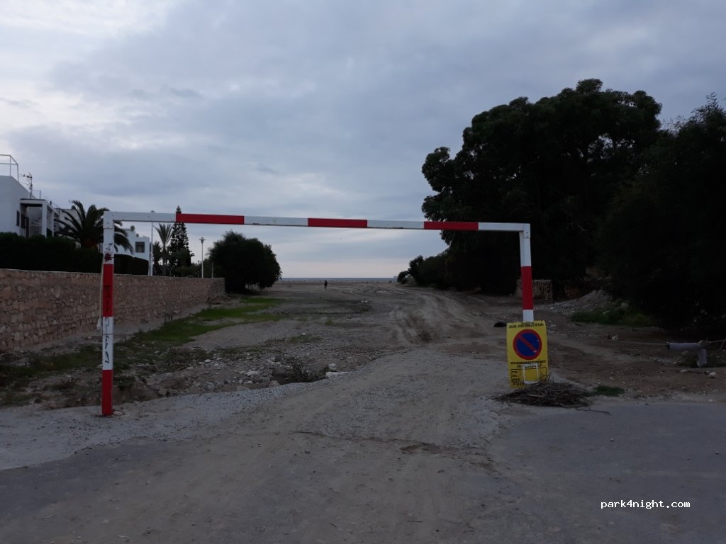 (04149) Agua Amarga - Calle Rambla — foto