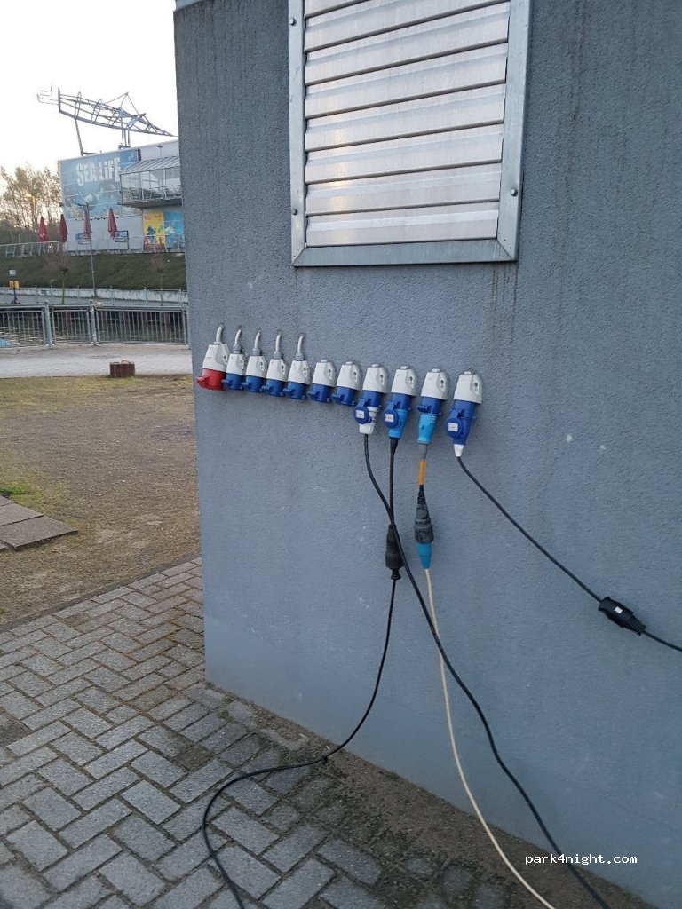 Wohnmobil Stellplatz am Marina Oberhausen — foto 2
