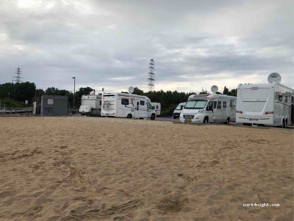Wohnmobil Stellplatz am Marina Oberhausen — foto 3