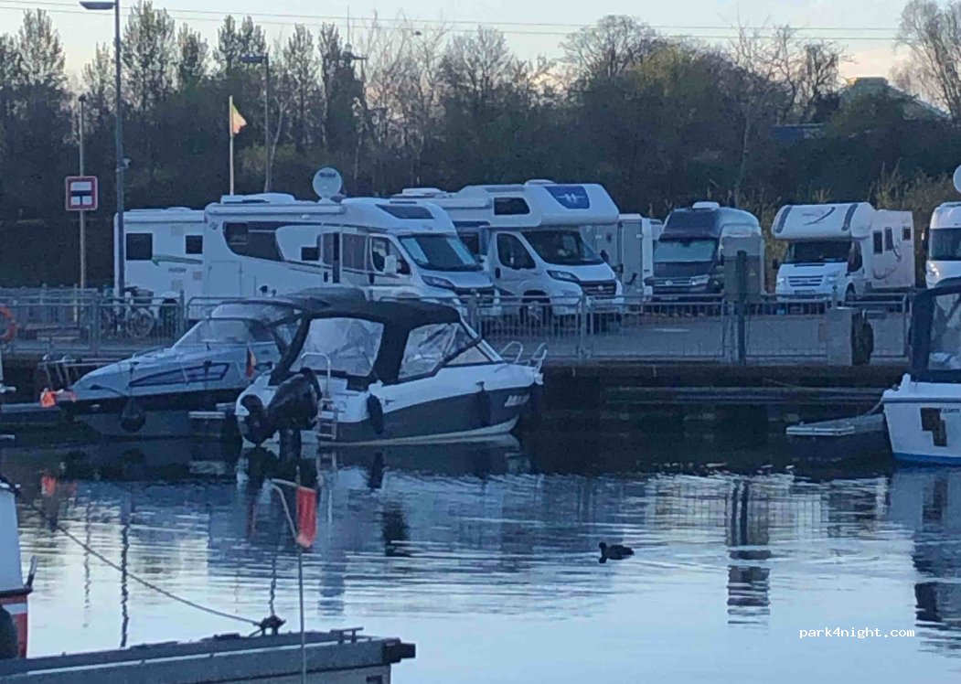 Wohnmobil Stellplatz am Marina Oberhausen — foto 4