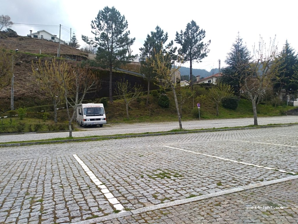 (4690) Cinfães - 1 Rua Santa Bárbara — foto