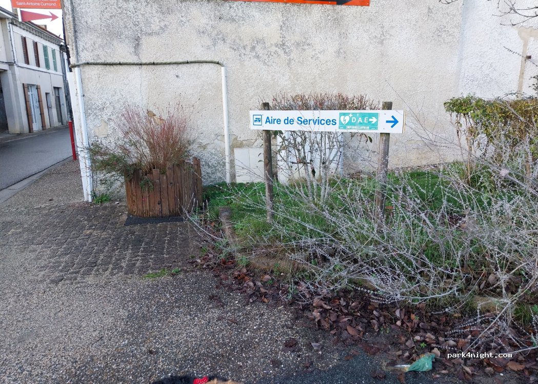 (24410) Saint-Antoine-Cumond - 43 Le Bourg — foto 4