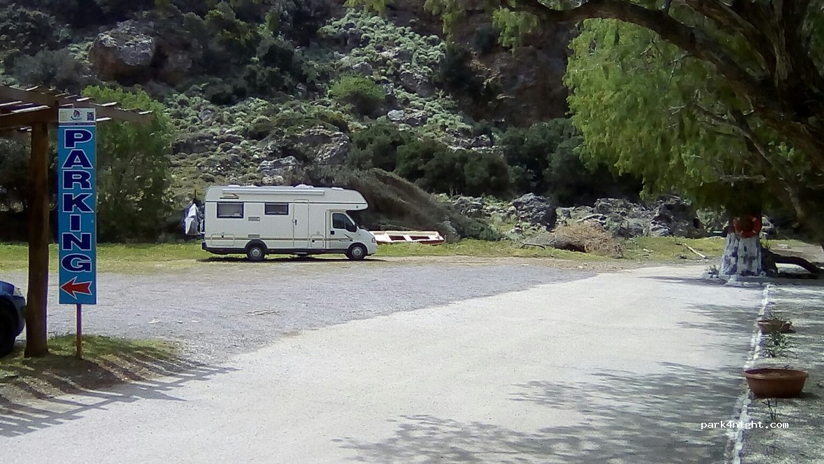 (730 12) Sfinari - Unnamed Road — foto