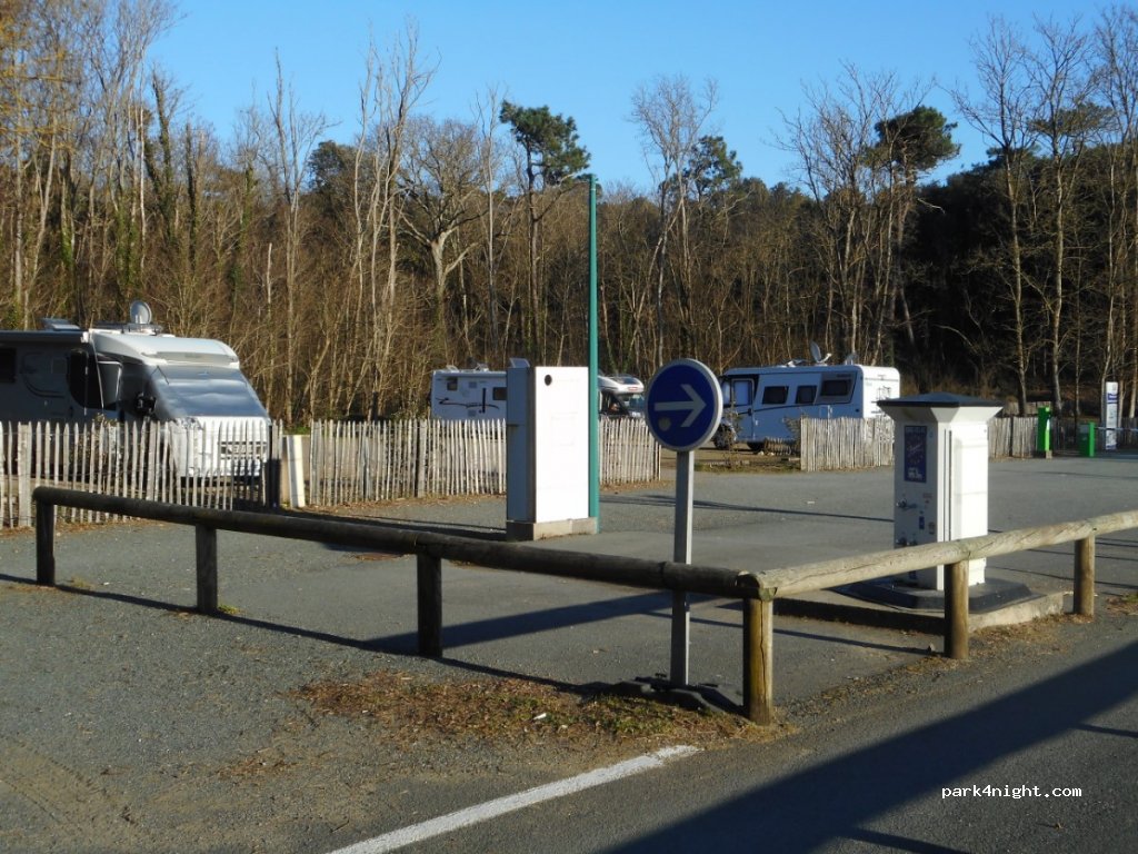 (85560) Longeville-sur-Mer - Avenue du Docteur Mathevet (Rocher) — foto 3