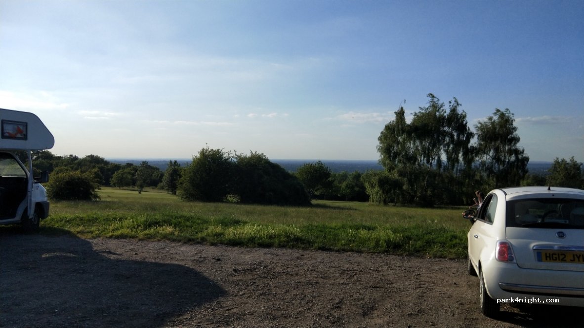 (KT18 5LQ) Epsom - Grandstand Road — foto