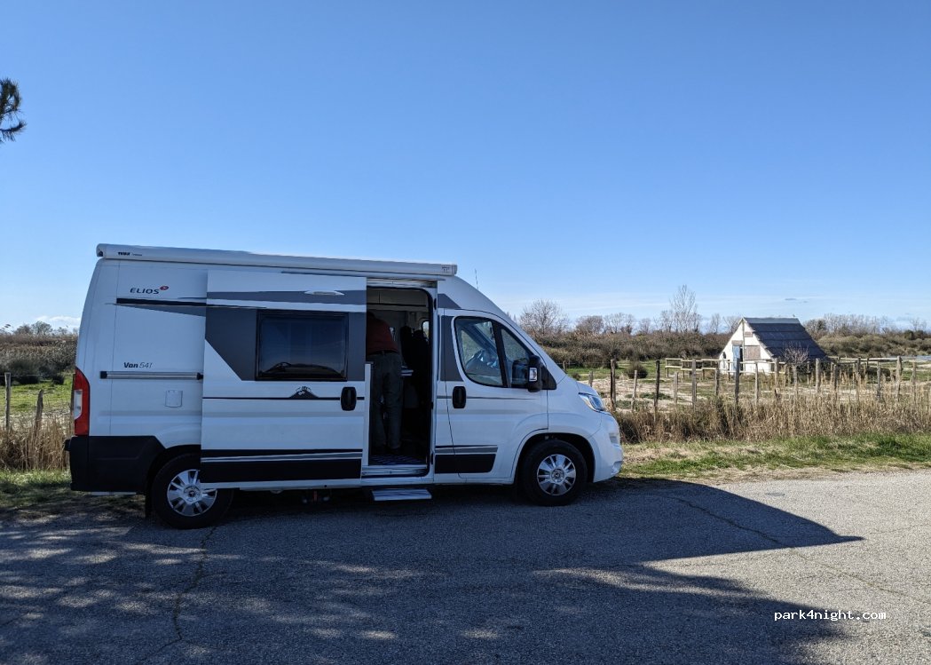 (13460) Saintes-Maries-de-la-Mer - D570 — foto 4