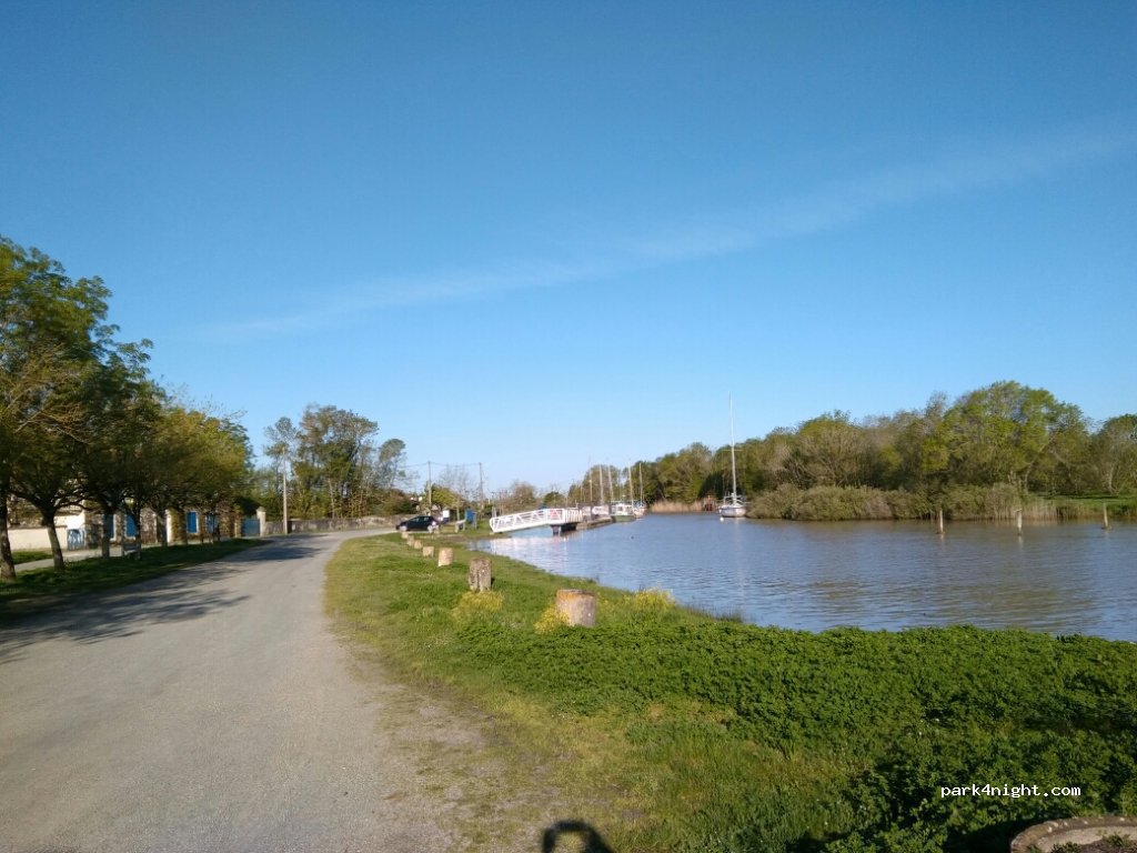 (33180) Saint-Seurin-de-Cadourne - 120 La Maréchale — foto 2