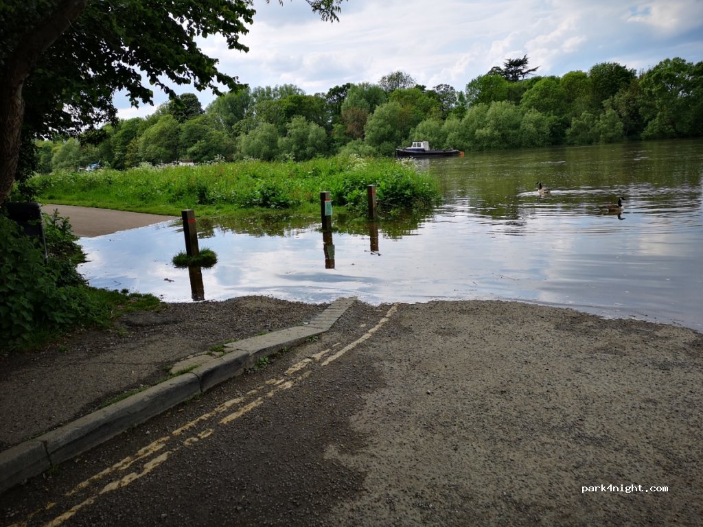 (TW10 7AQ) Richmond - River Lane — foto
