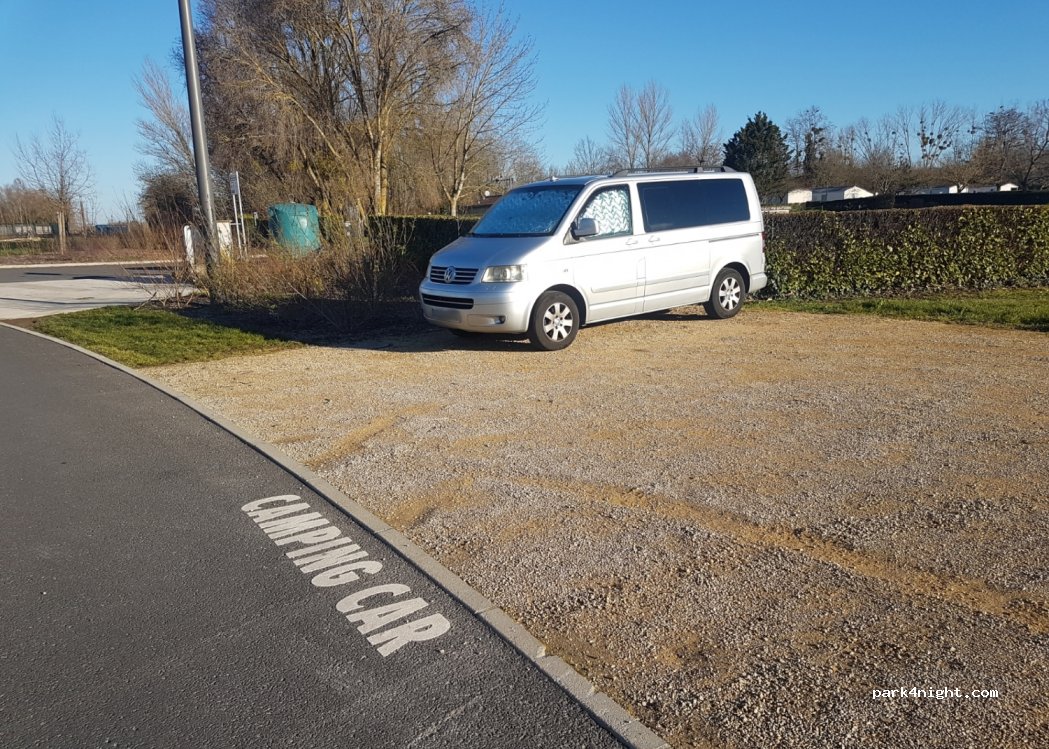(86320) Civaux - D83 — foto 3