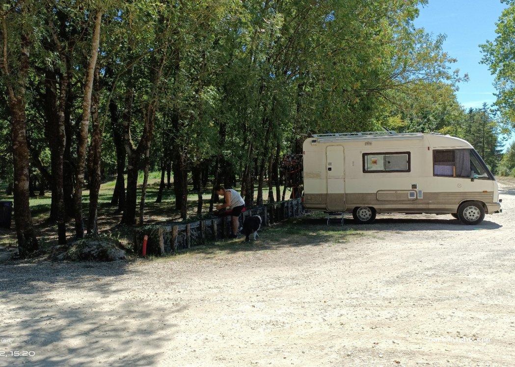 (86160) Gençay - Le Champs de Foire — foto 3