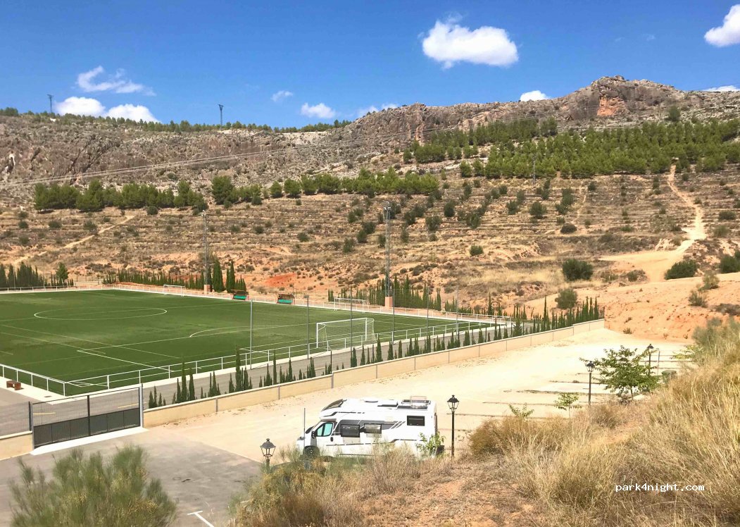 Area Aparcamiento Autocaravanas Elche de la Sierra — foto