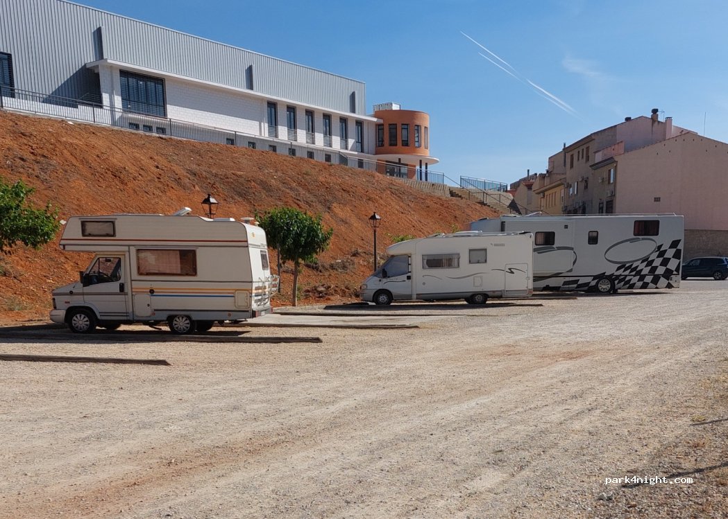 Area Aparcamiento Autocaravanas Elche de la Sierra — foto 3
