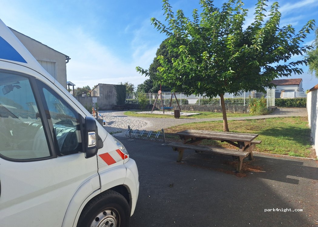 (17800) Salignac-sur-Charente - 4 Rue de la Poste — foto 4
