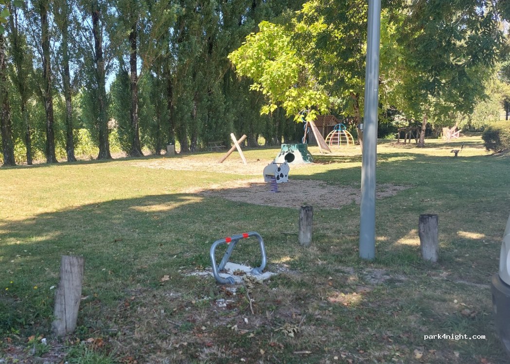 (17150) Saint-Georges-des-Agoûts - D254 — foto 3