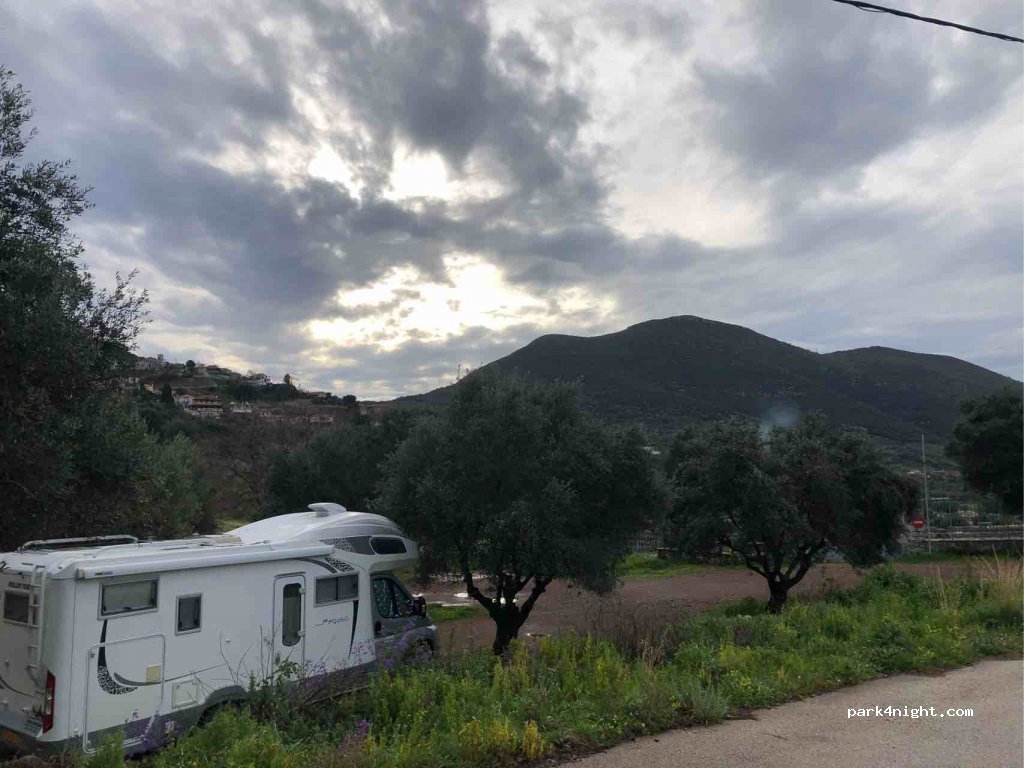 (240 02) Mavrommati - Unnamed Road — foto
