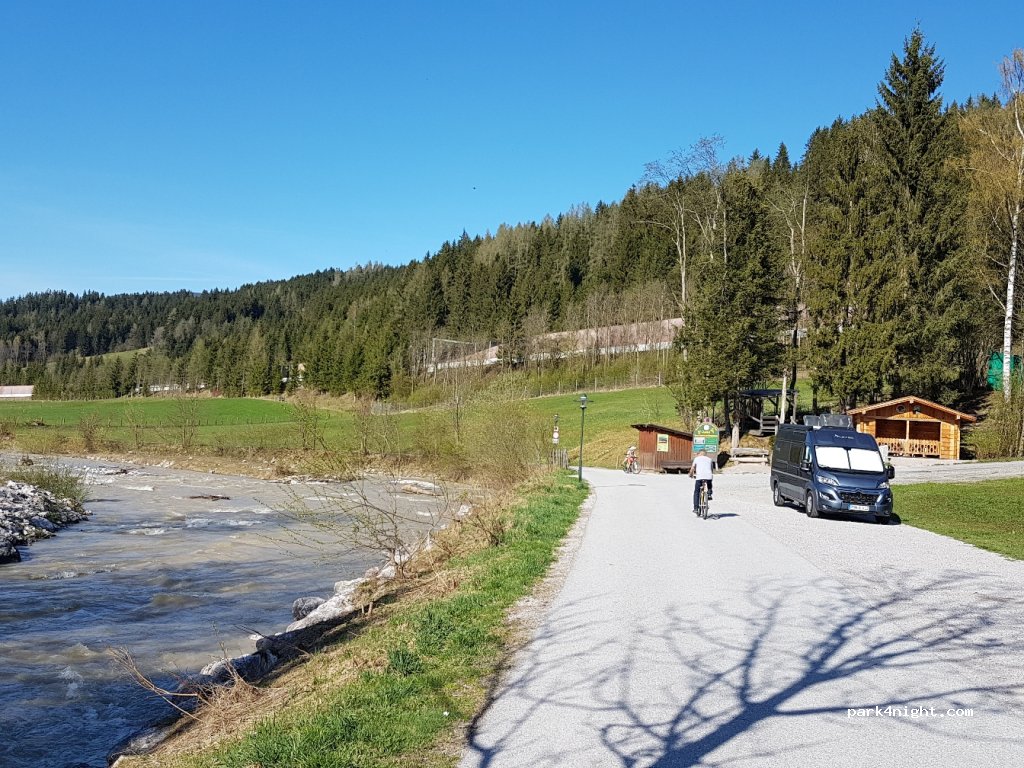 Wohnmobil- und Wohnwagenstellplatz — foto 2