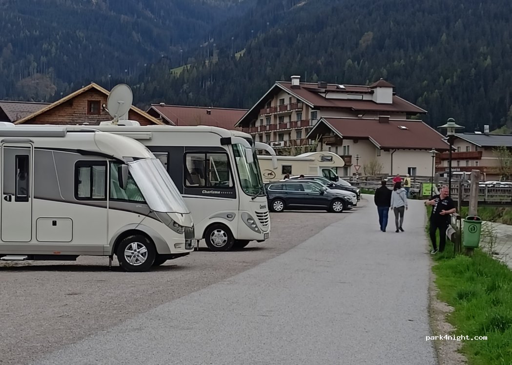 Wohnmobil- und Wohnwagenstellplatz — foto 3