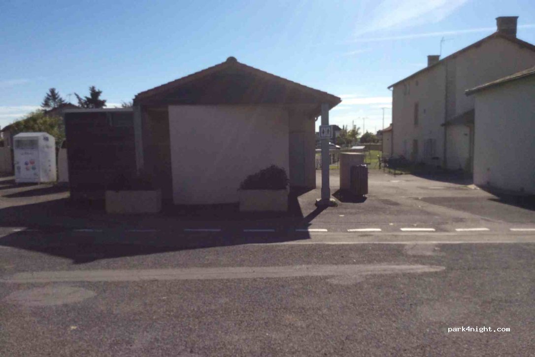 (86480) Rouillé - 6 Place du Puits — foto 3