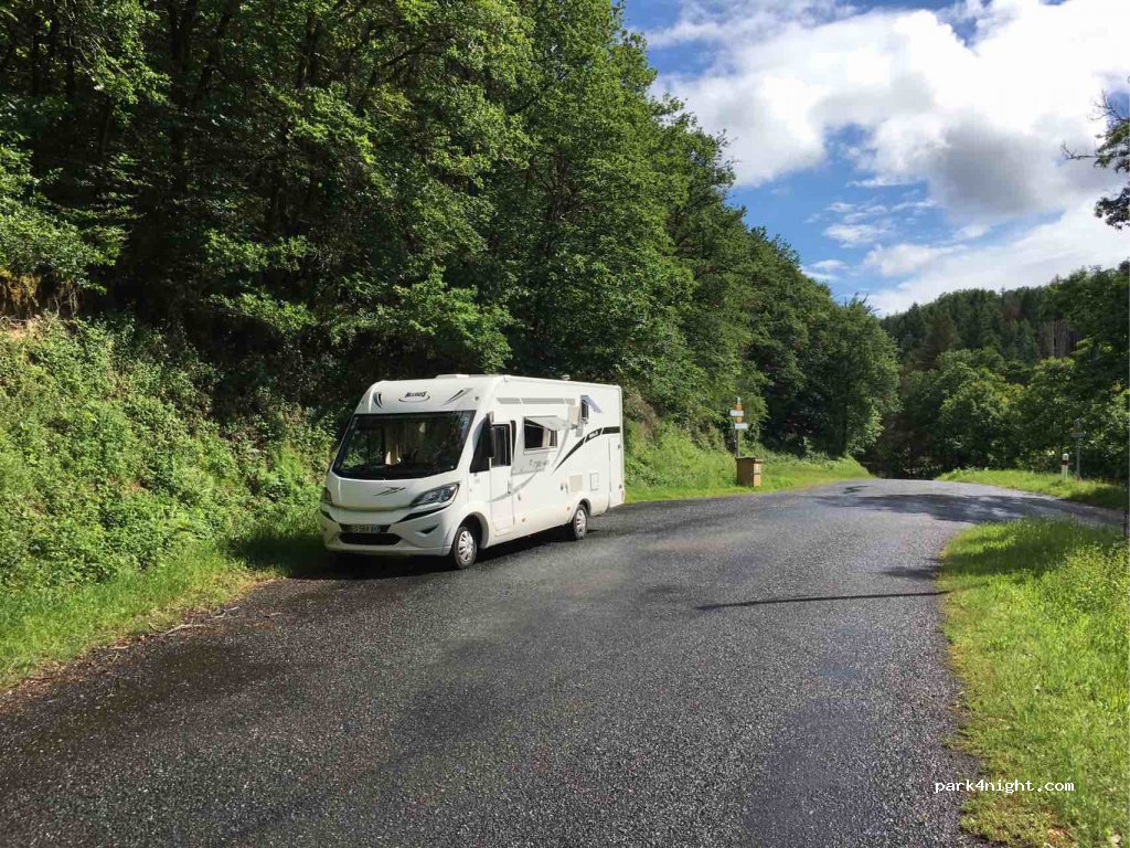 (87120) Eymoutiers - La Forêt Est — foto 2