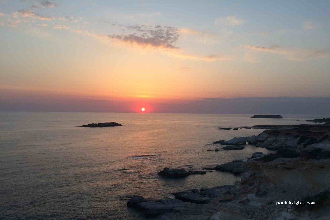 () Peyia - Sea Caves Avenue — foto