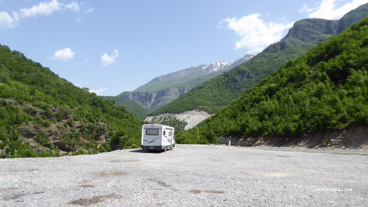 ()  - Unnamed Road — foto