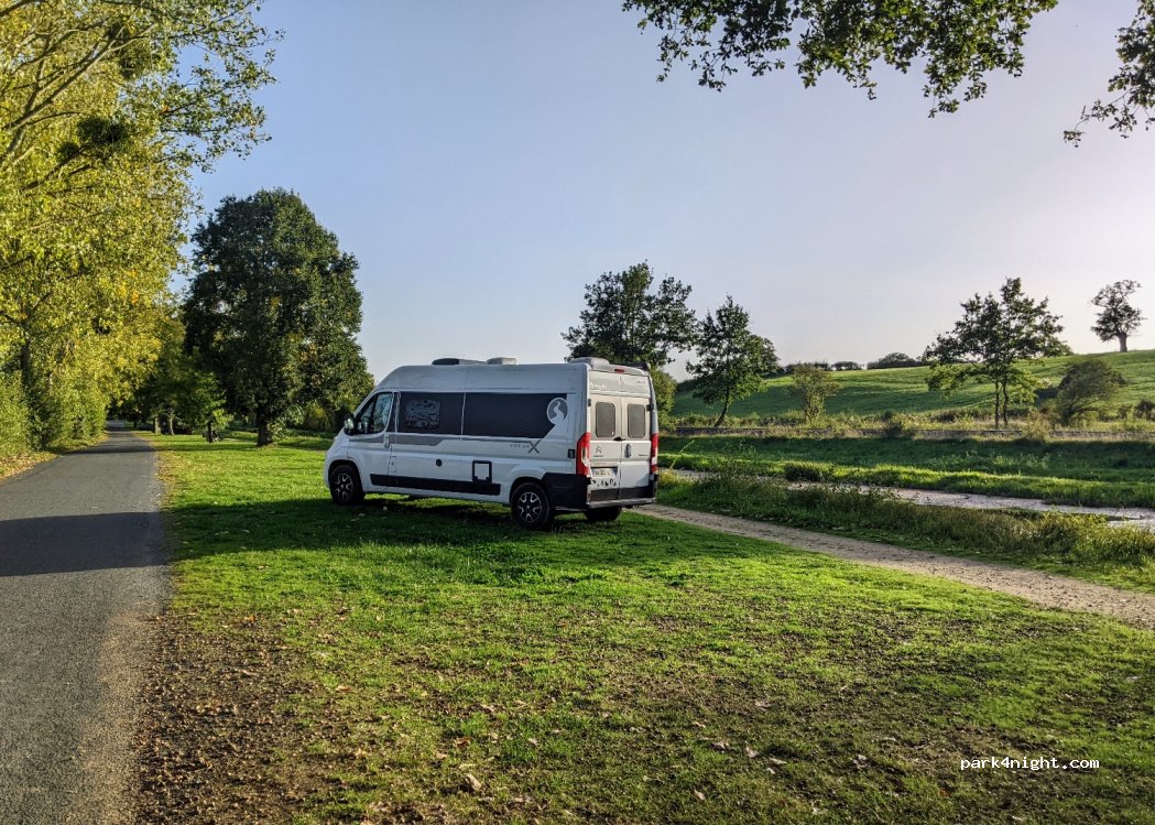 (03410) Saint-Victor - Chemin de l' Ecluse — foto
