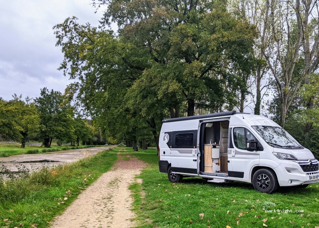 (03410) Saint-Victor - Chemin de l' Ecluse — foto 2