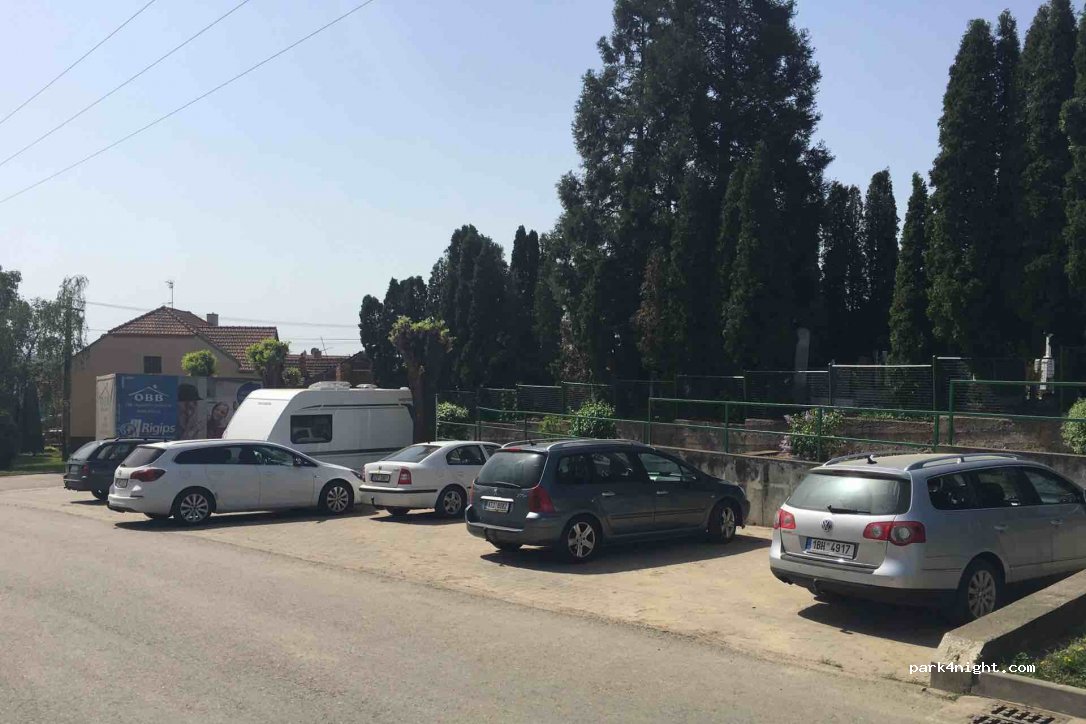 (691 03) Rakvice - Dvorní — foto