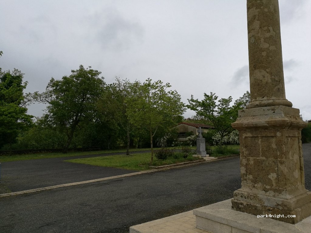 (32230) Saint-Justin - D38 — foto