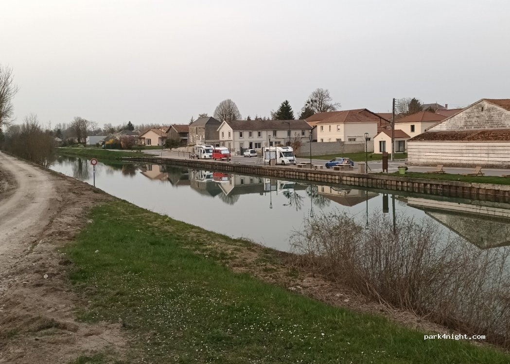 (51240) Pogny - 10 Rue du Port — foto