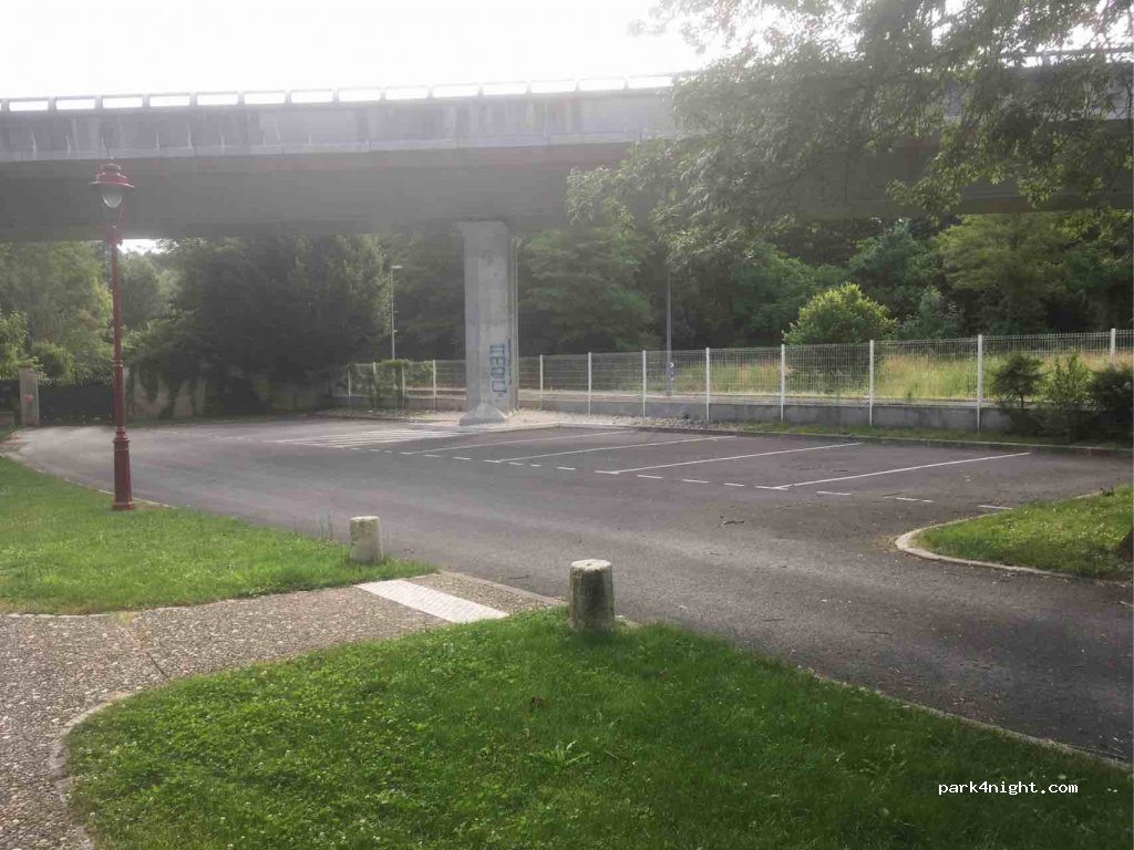 (24460) Château-l'Évêque - — foto 2