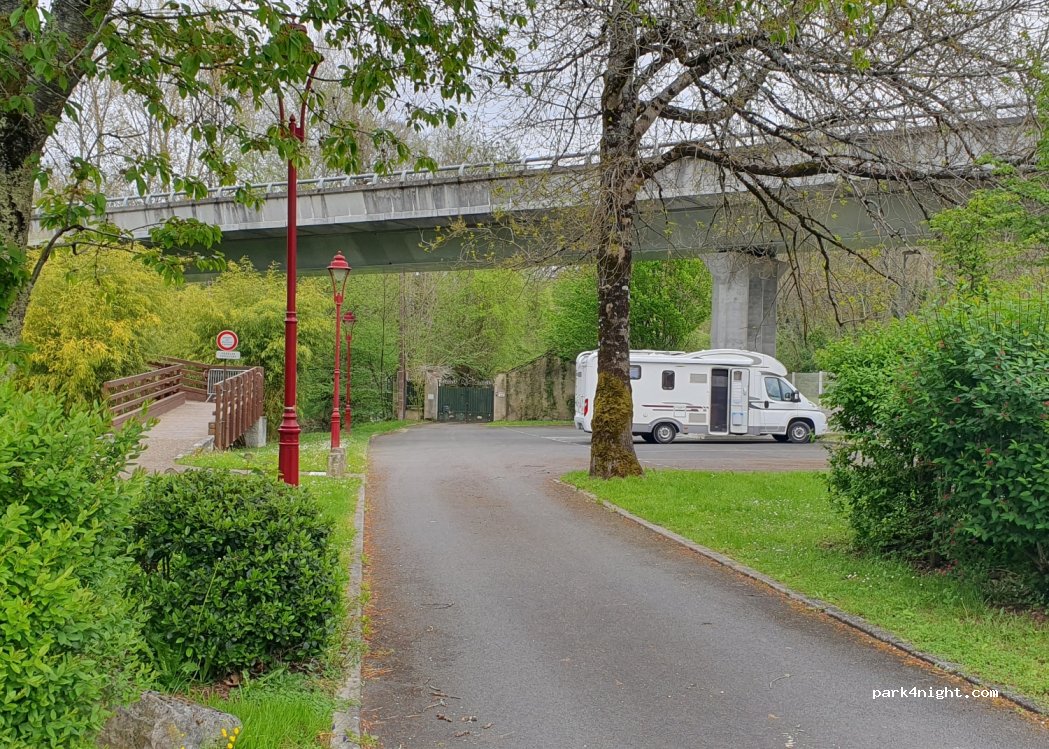 (24460) Château-l'Évêque - — foto 3