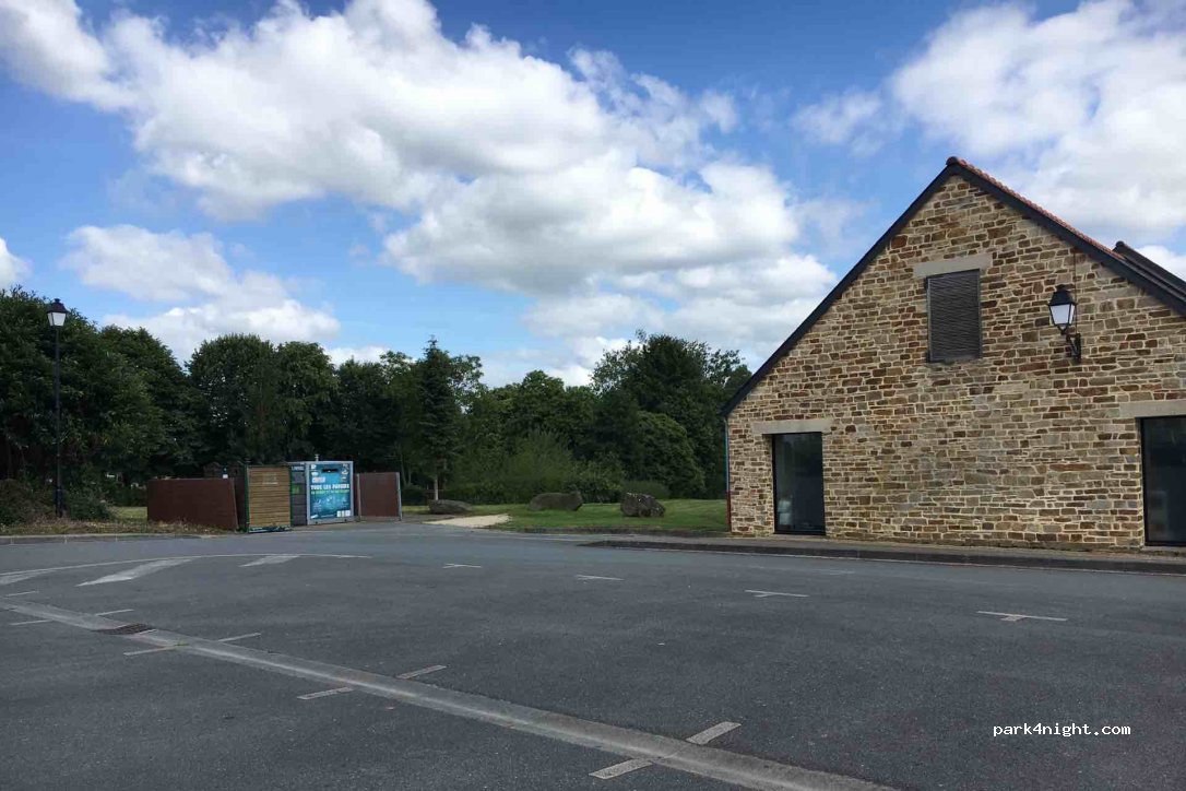 (35270) Combourg - 2 Rue Théodore Botrel — foto