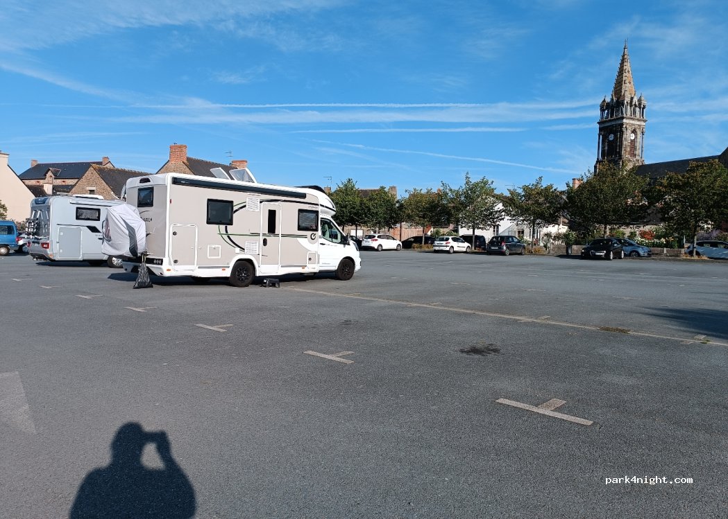 (35270) Combourg - 2 Rue Théodore Botrel — foto 2