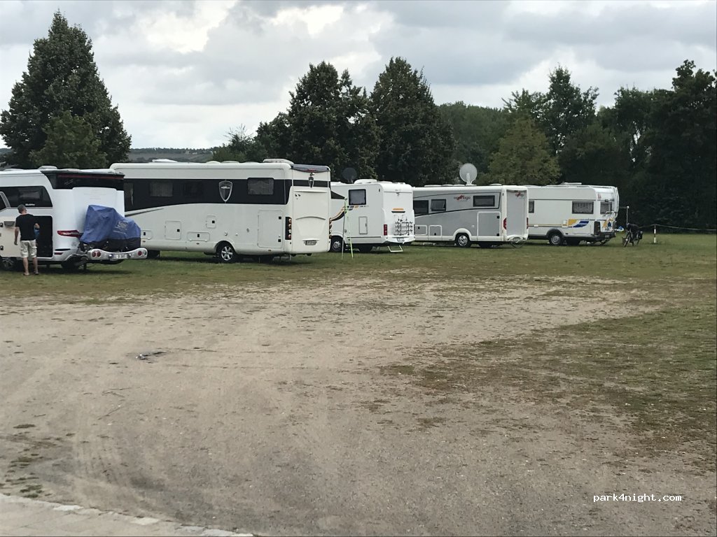 Wohnmobilstellplatz Wipfeld — foto