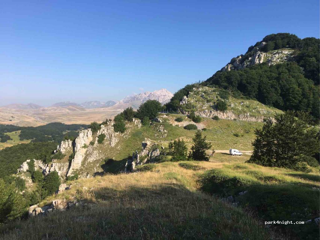 (65010) Castel del Monte - Unnamed Road — foto