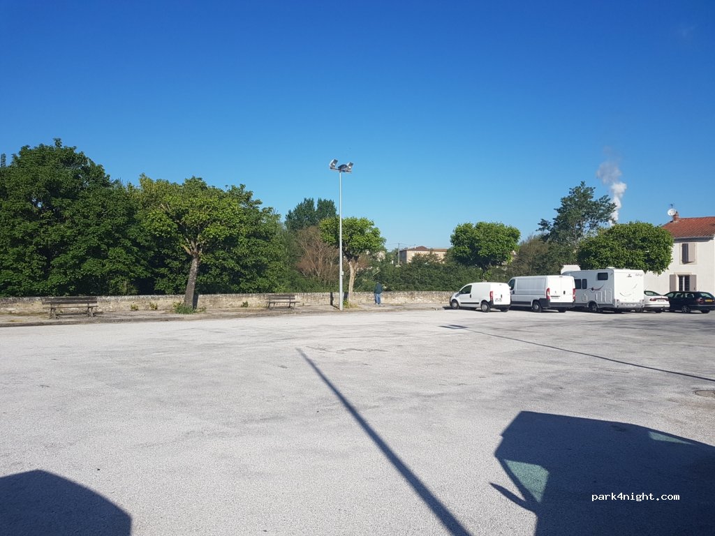 (81290) Labruguière - 1 Place Général Lagarde — foto 2