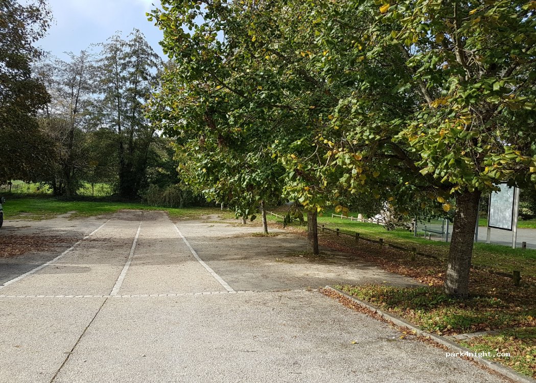 (86300) Valdivienne - 1 Place de Morthemer — foto 3